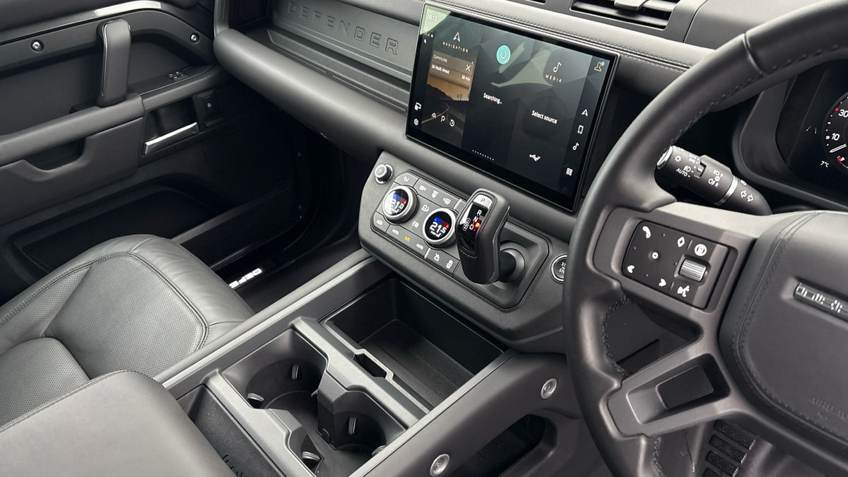 Land Rover Defender 110 Image 18