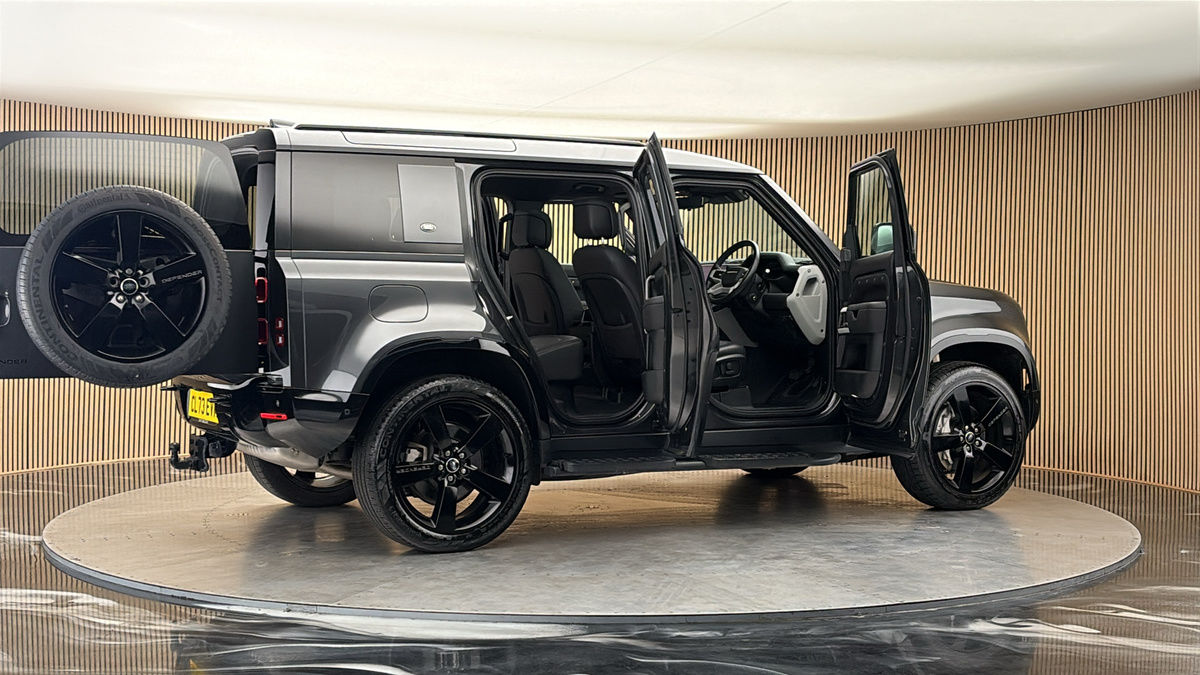 More views of Land Rover Defender 110