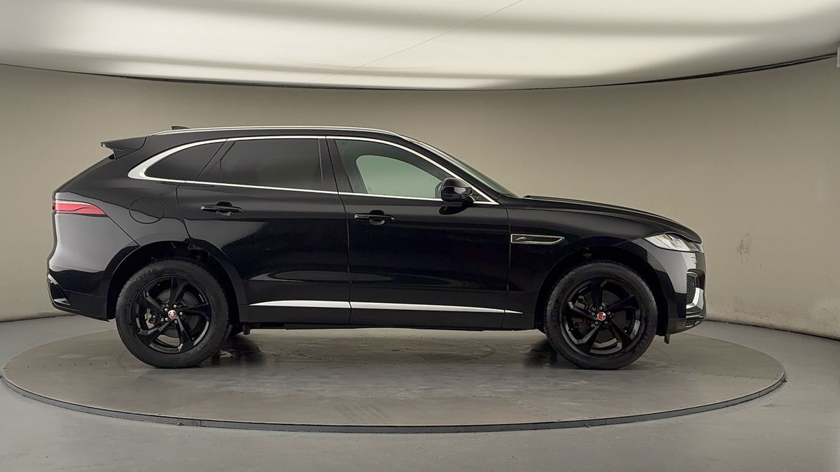 Jaguar F-PACE Image 16