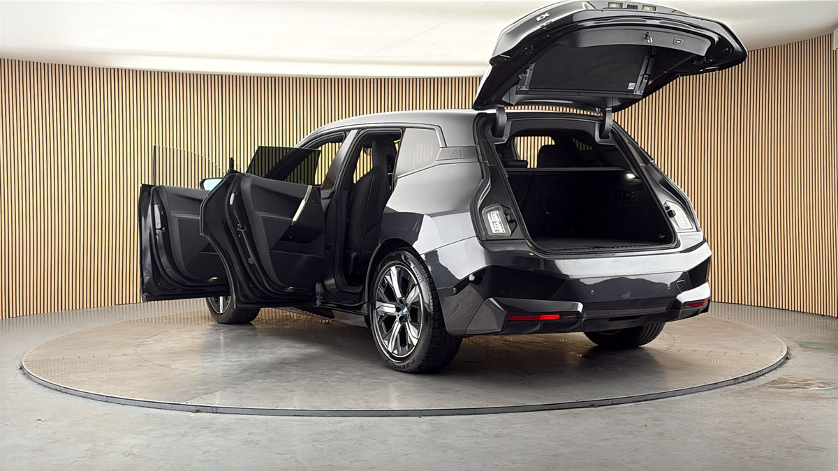 BMW iX Image 23