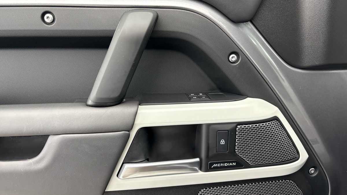 Land Rover Defender 110 Urban Image 19