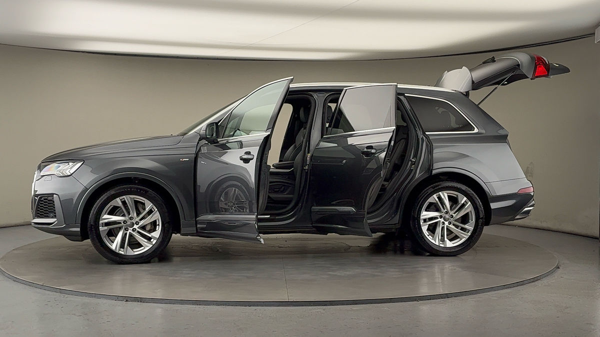 More views of Audi Q7