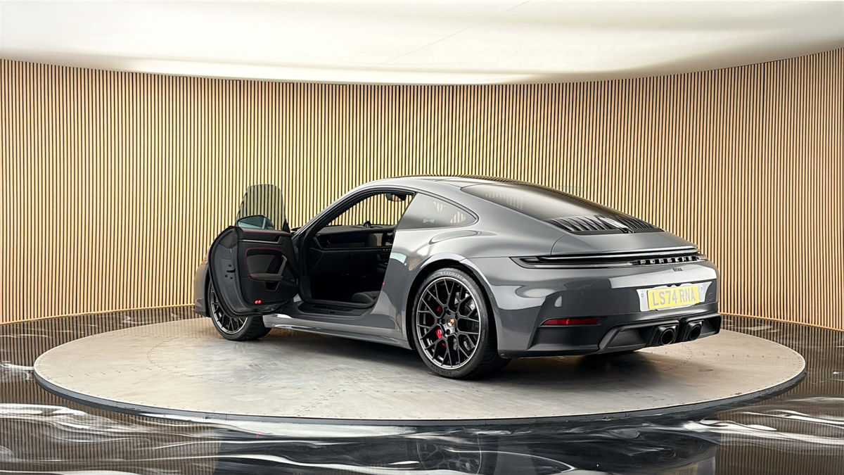More views of Porsche 911
