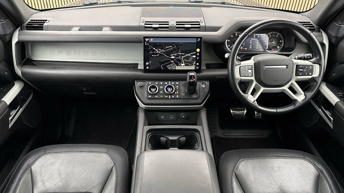 Land Rover Defender 110 Image 12