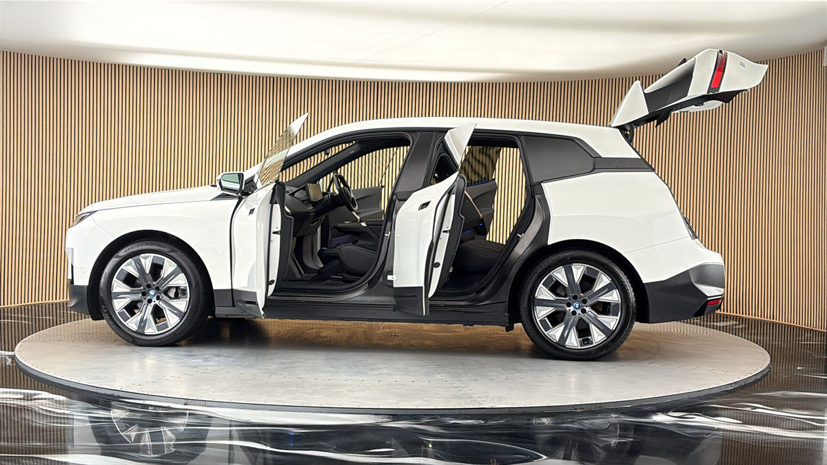 More views of BMW iX