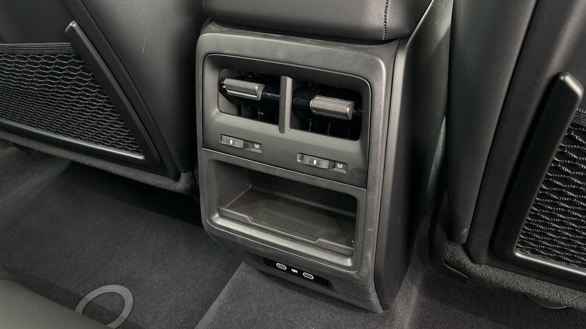 Porsche Macan Image 25
