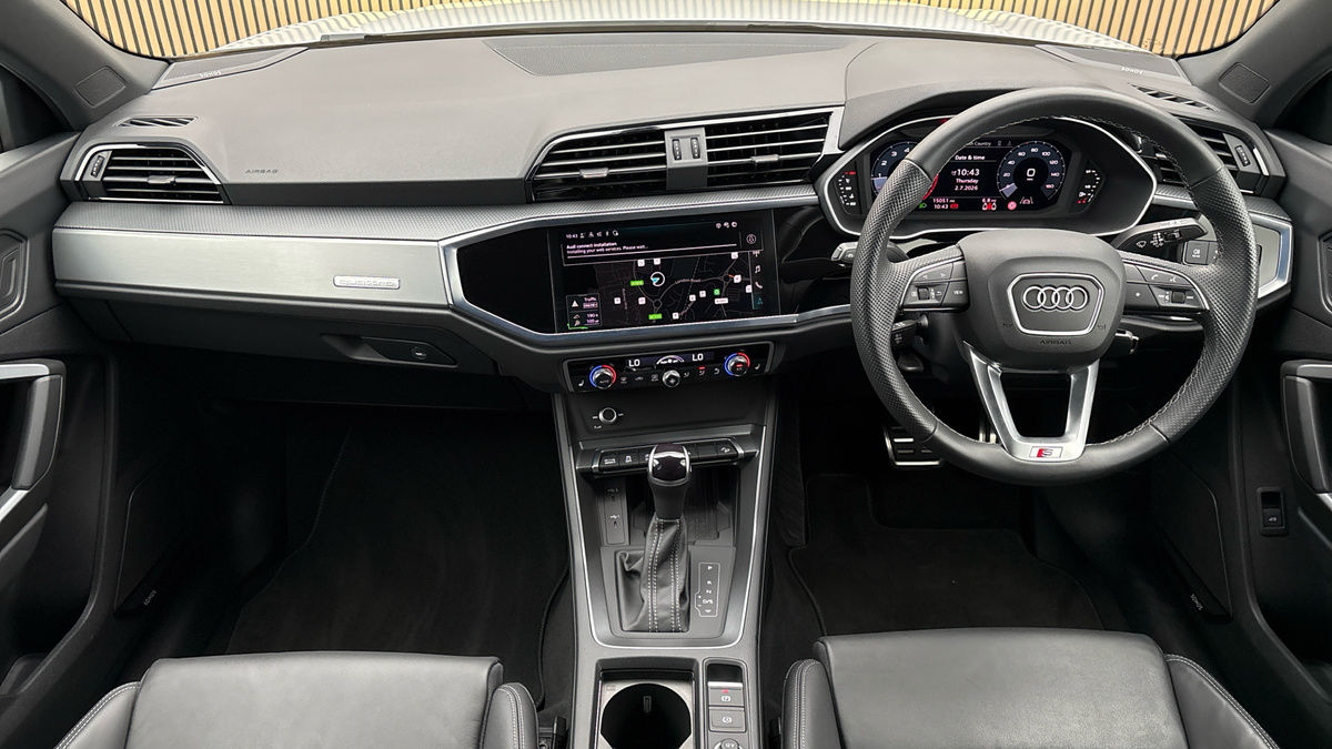 Audi Q3 Image 12