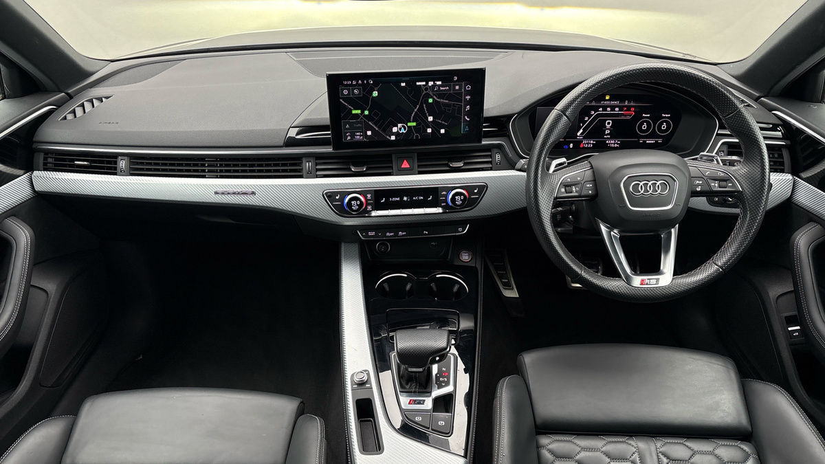 Audi RS4 Avant Image 12