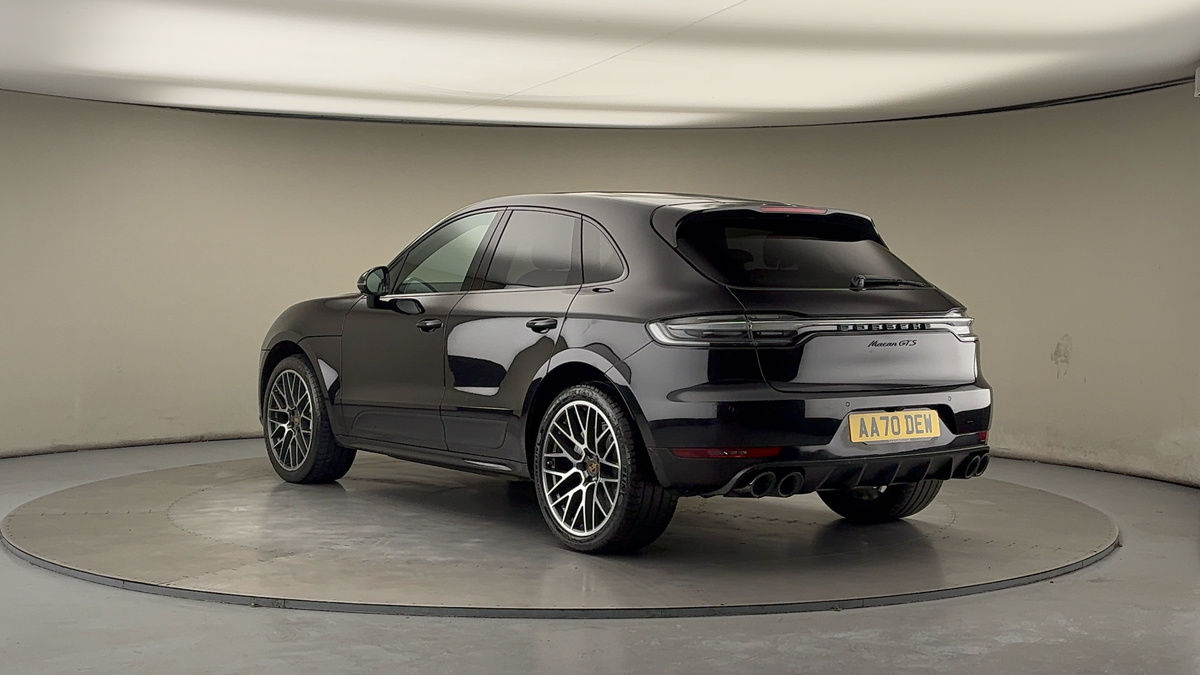 Porsche Macan Image 2