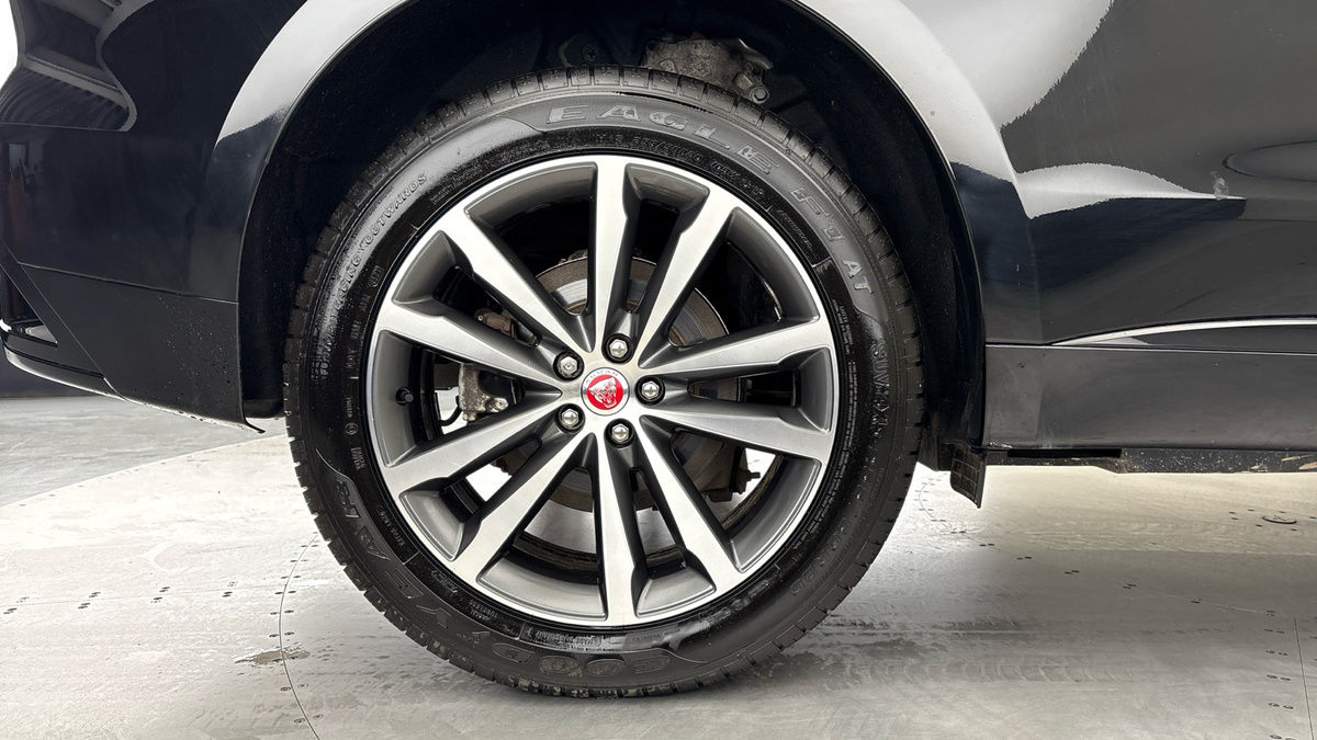 Jaguar F-PACE Image 10