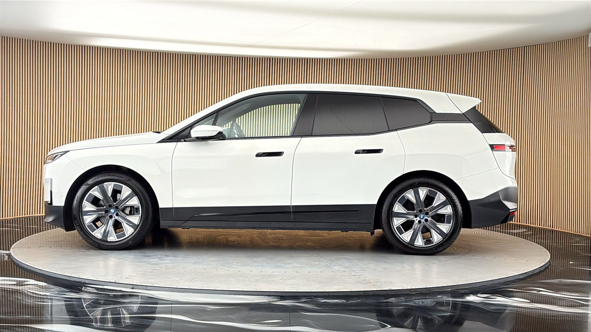 BMW iX Image 15