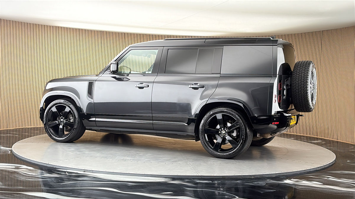 More views of Land Rover Defender 110