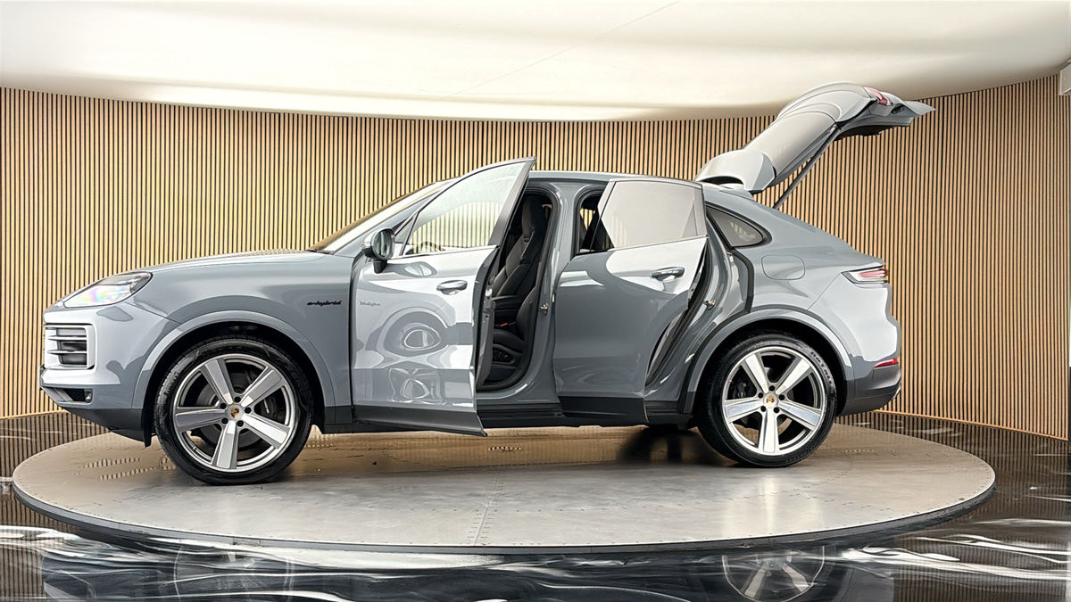More views of Porsche Cayenne