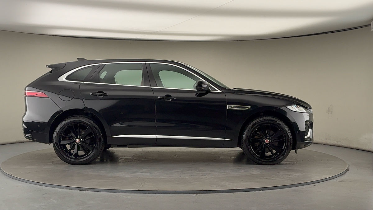 Jaguar F-PACE Image 16