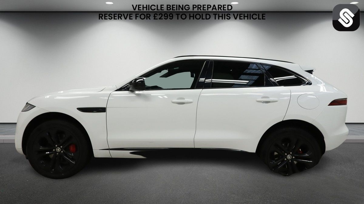 Jaguar F-PACE Image 6