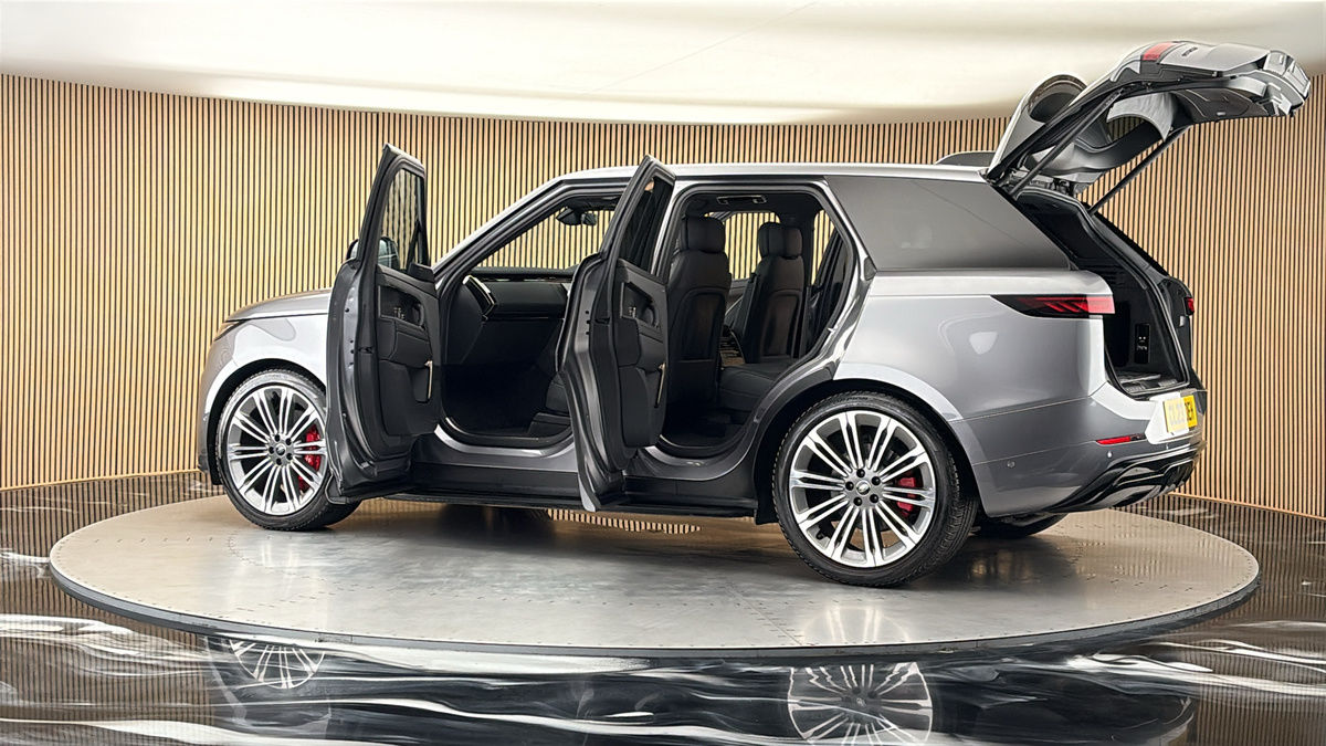 More views of Land Rover Range Rover Sport