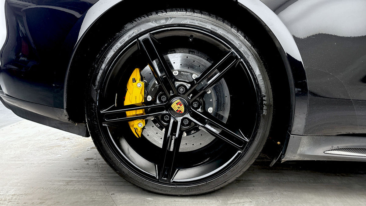 Porsche Taycan Image 16