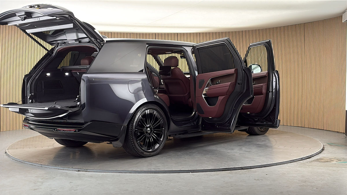More views of Land Rover Range Rover
