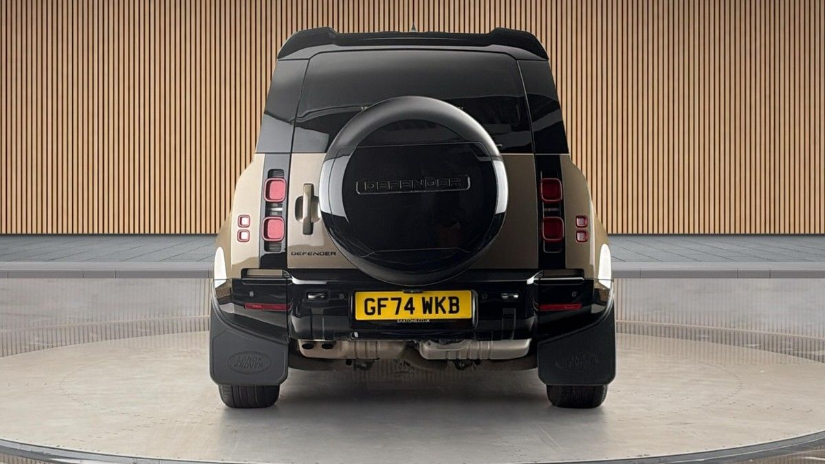 Land Rover Defender 110 Image 4