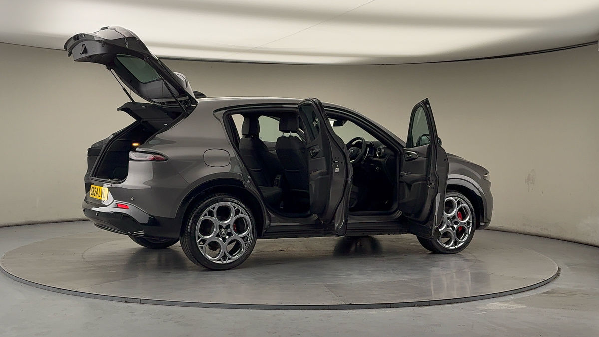 More views of Alfa Romeo Tonale