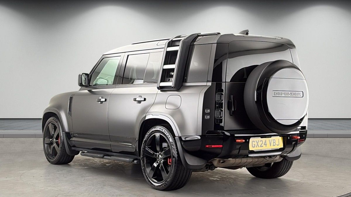 Land Rover Defender 110 Image 2