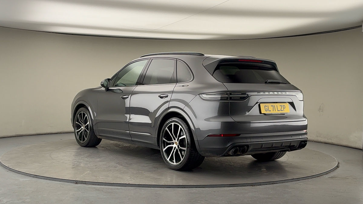 Porsche Cayenne Image 2