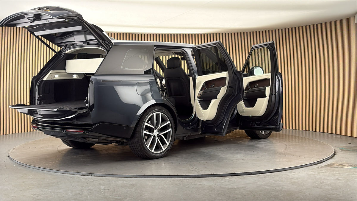 More views of Land Rover Range Rover