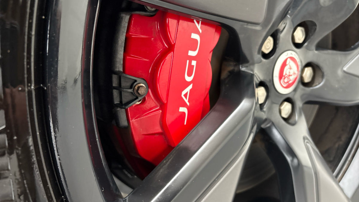 Jaguar F-PACE Image 26