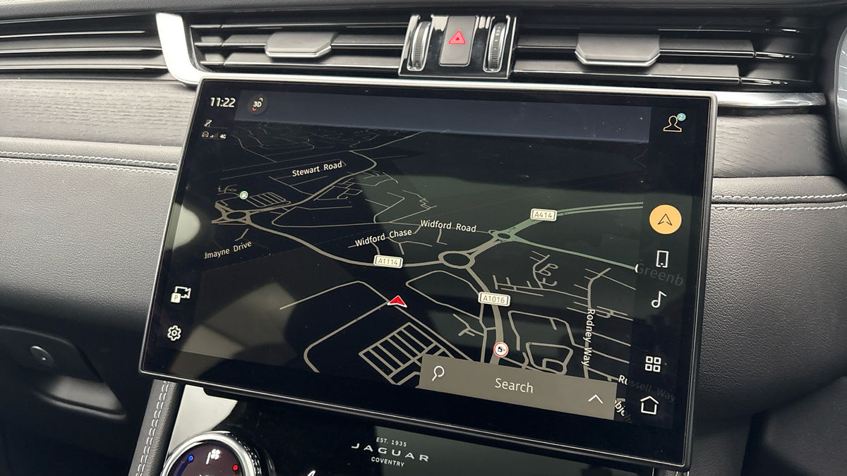 Jaguar F-PACE Image 17