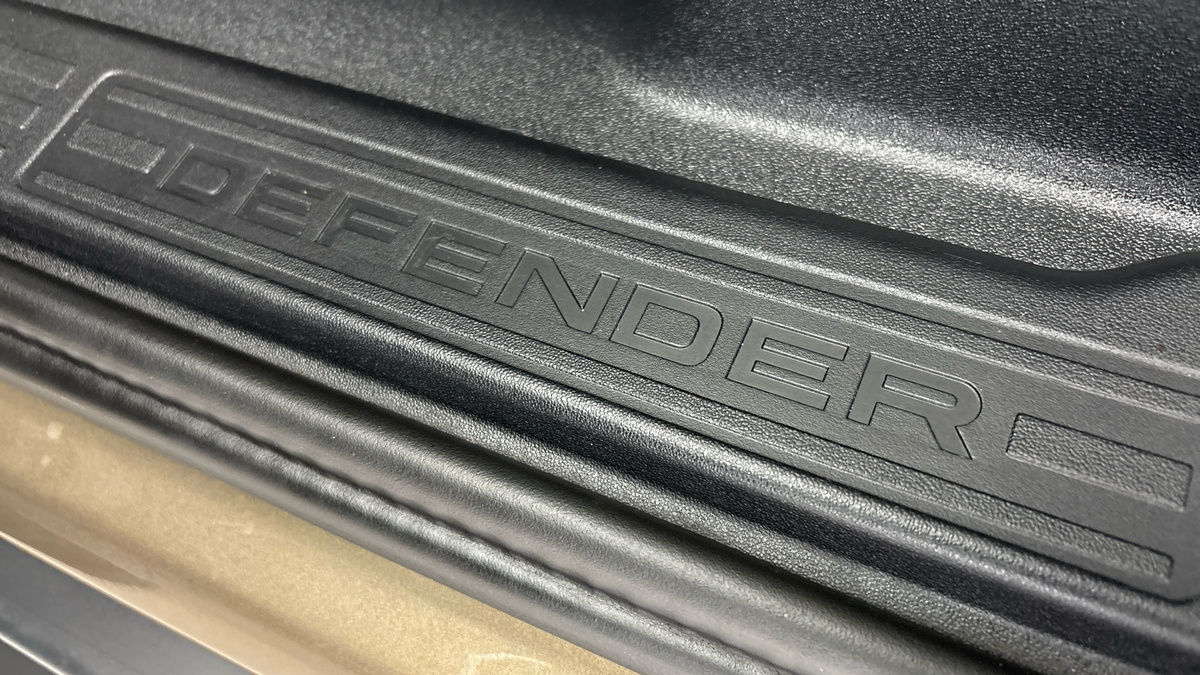 Land Rover Defender 90 Image 6