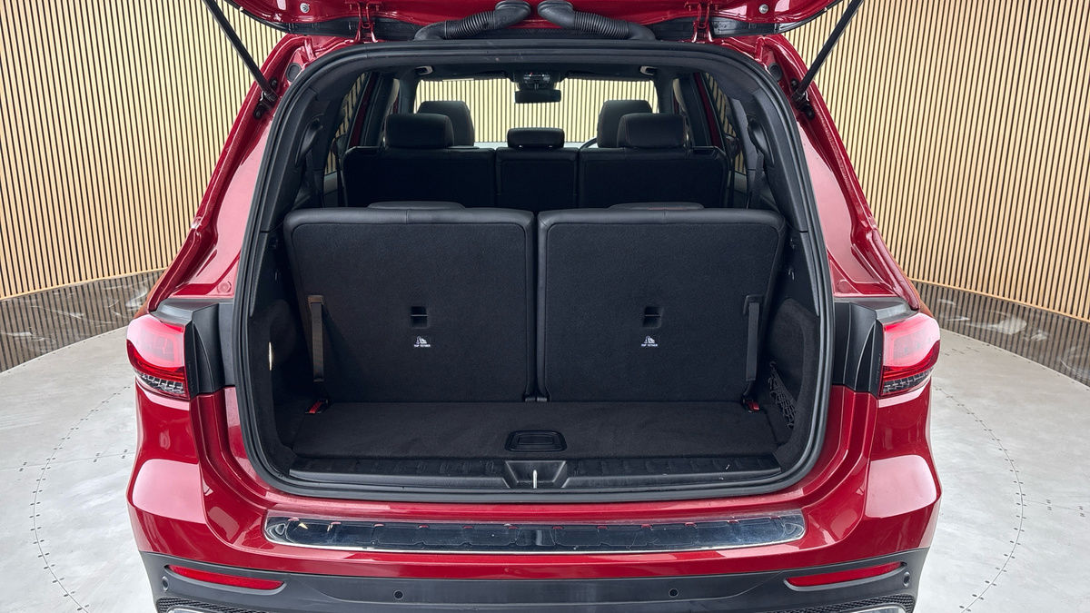 Mercedes-Benz GLB Image 11