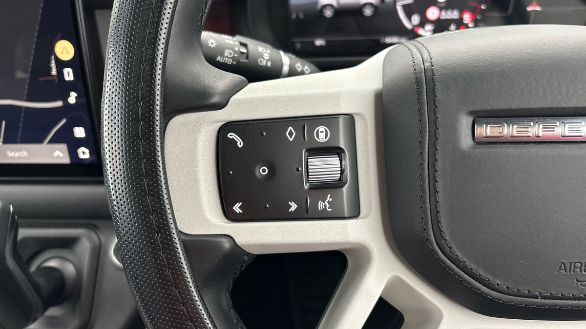 Land Rover Defender 90 Image 13