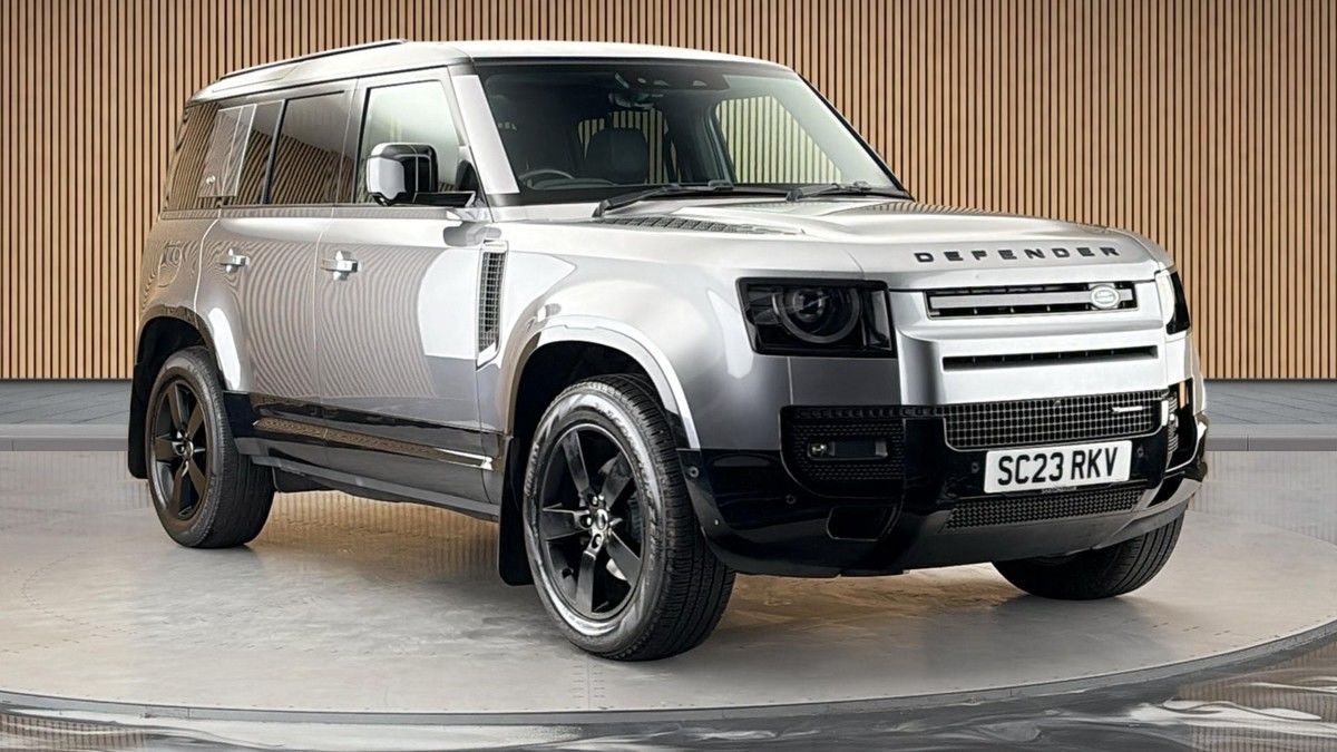 Land Rover Defender 110 Sticky Header Image