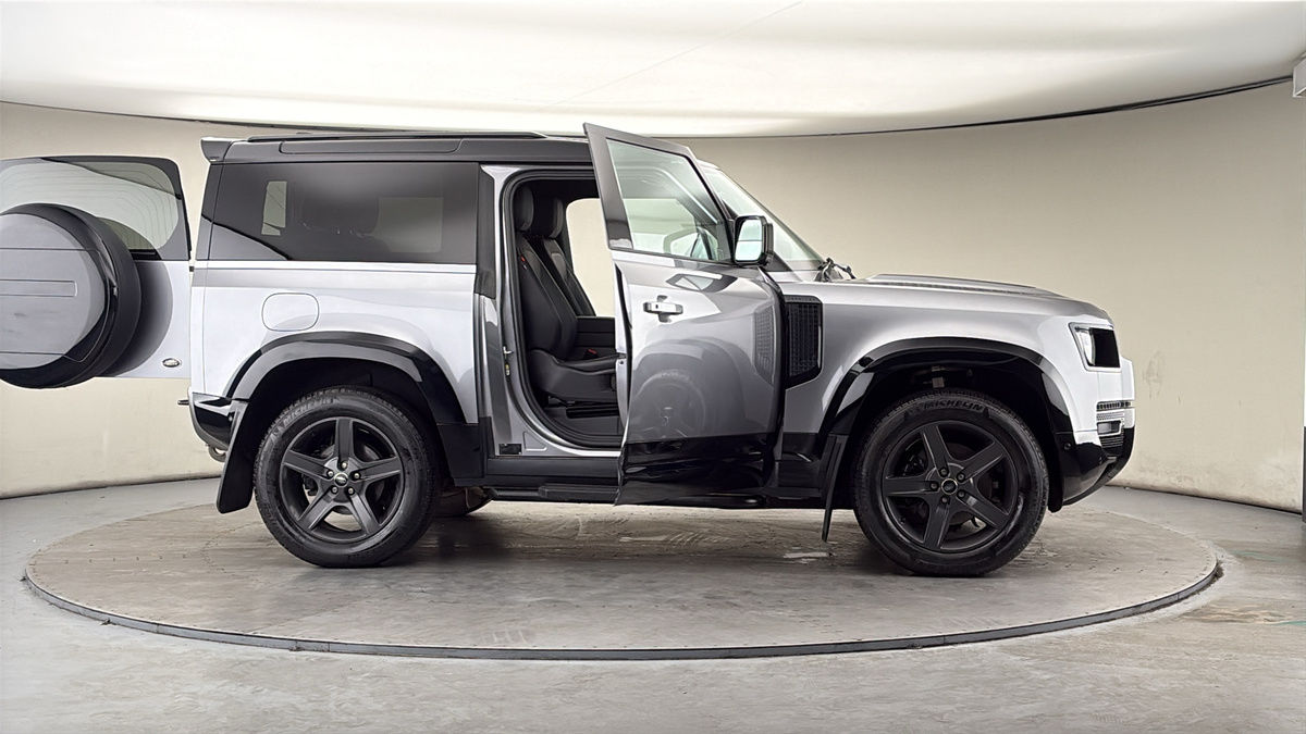 More views of Land Rover Defender 90