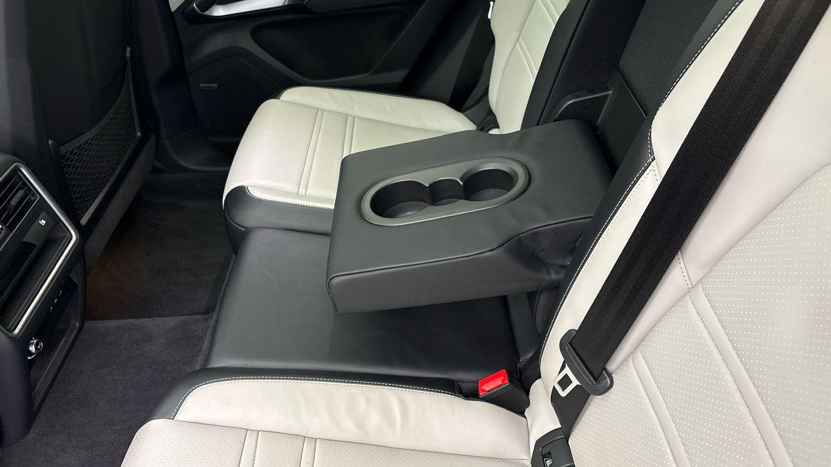 Porsche Cayenne Image 9