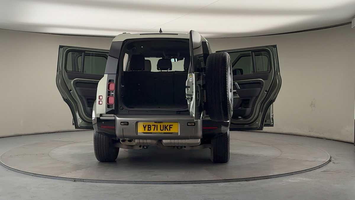 More views of Land Rover Defender 110