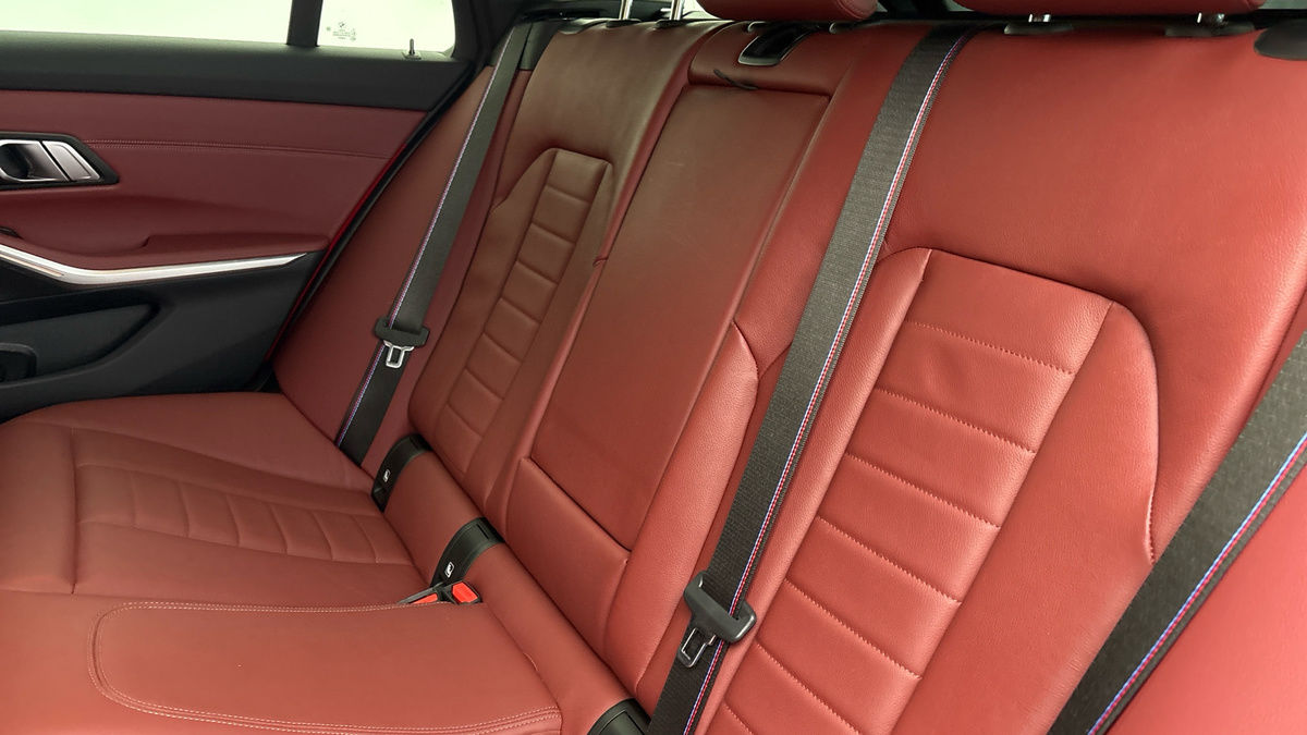 BMW 3 Series Image 8
