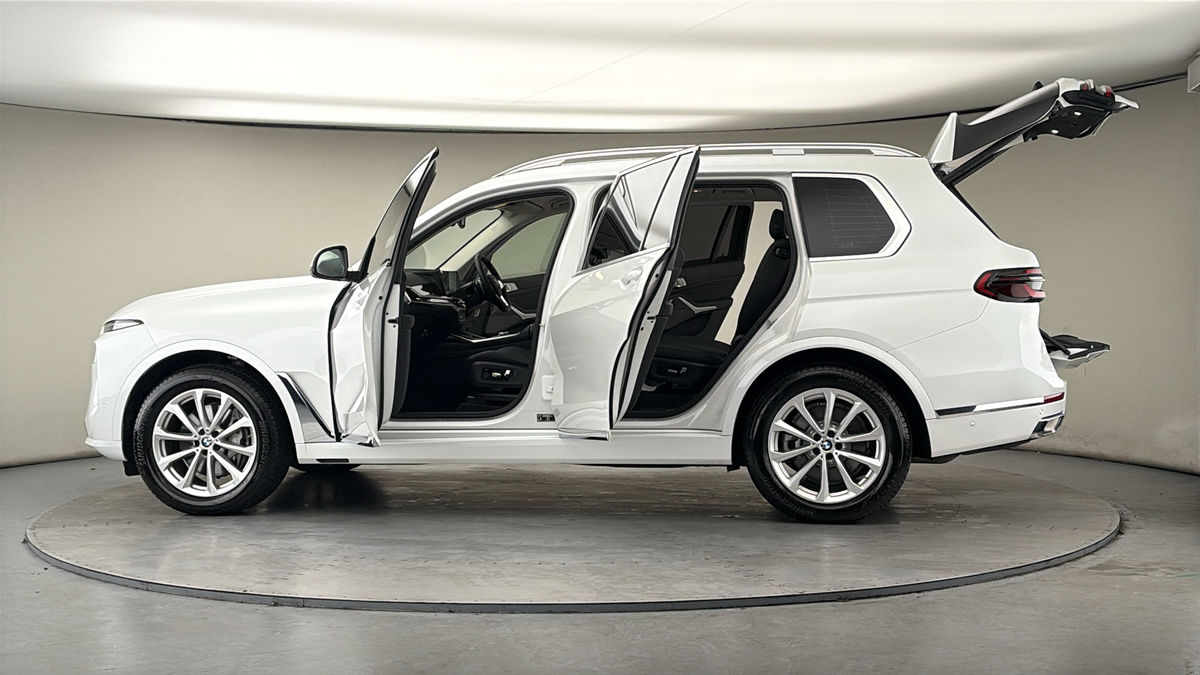 More views of BMW X7