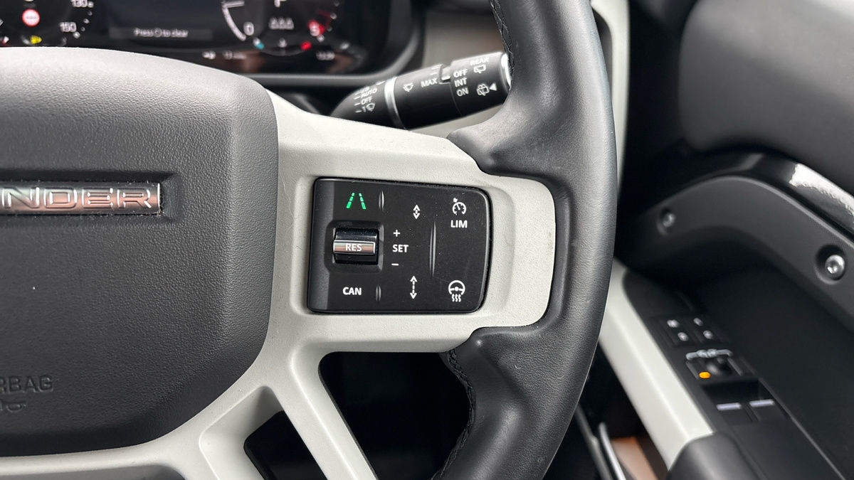 Land Rover Defender 90 Image 14