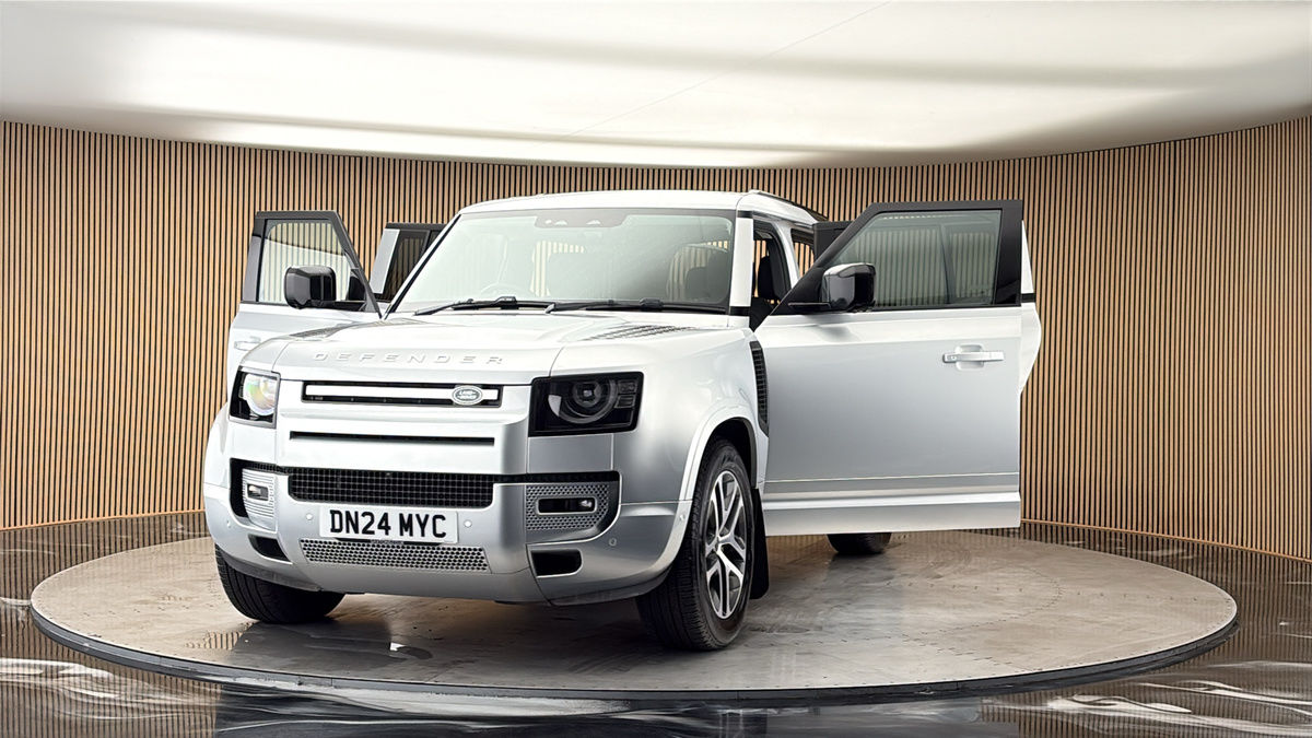 More views of Land Rover Defender 110
