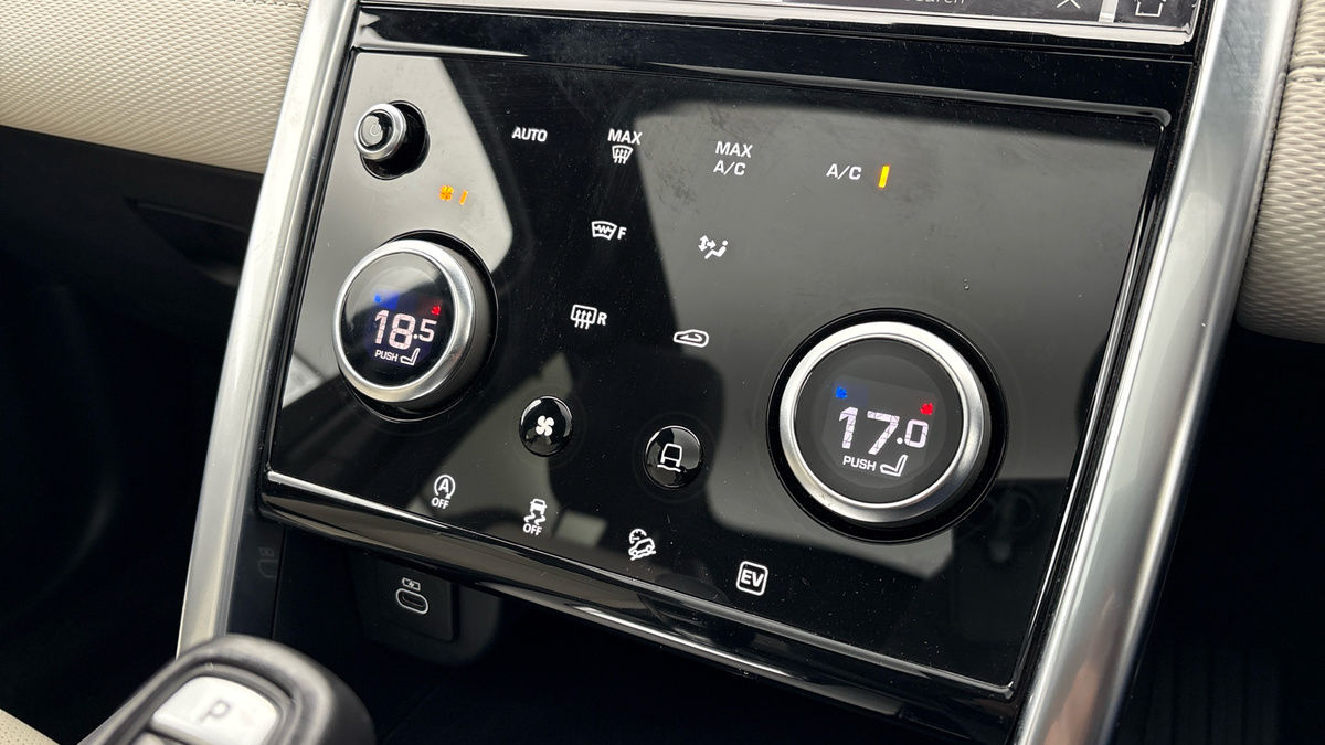 Land Rover Discovery Sport Image 26