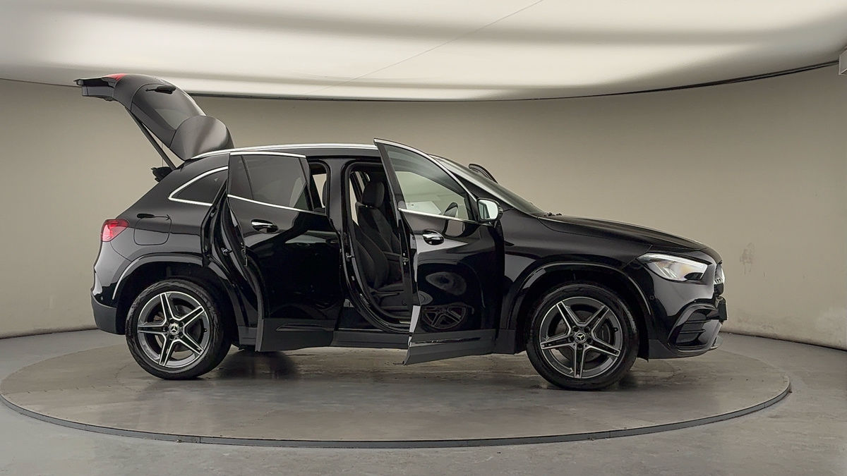 More views of Mercedes-Benz GLA