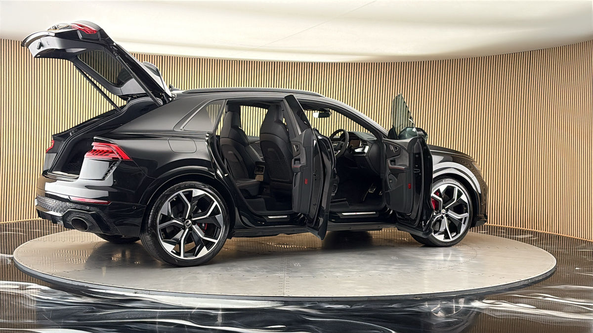 More views of Audi RSQ8