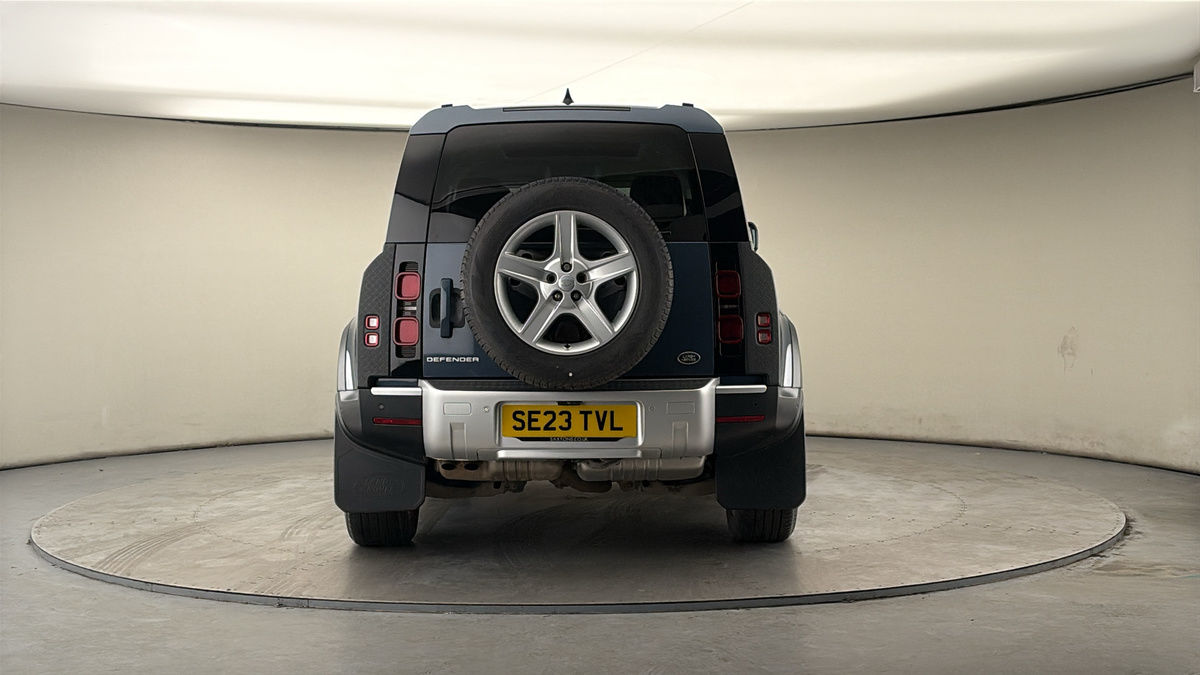 Land Rover Defender 110 Image 4