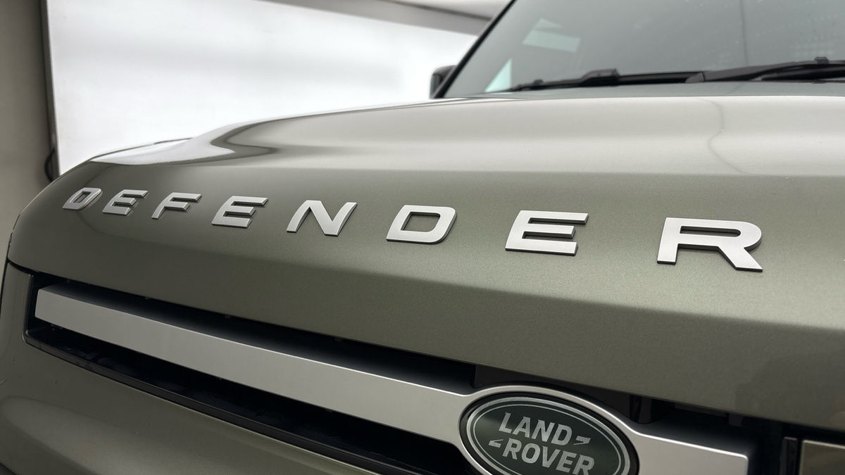 Land Rover Defender 90 Image 24