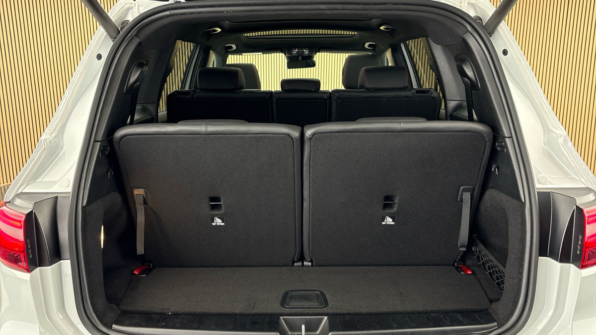 Mercedes-Benz GLB Image 11