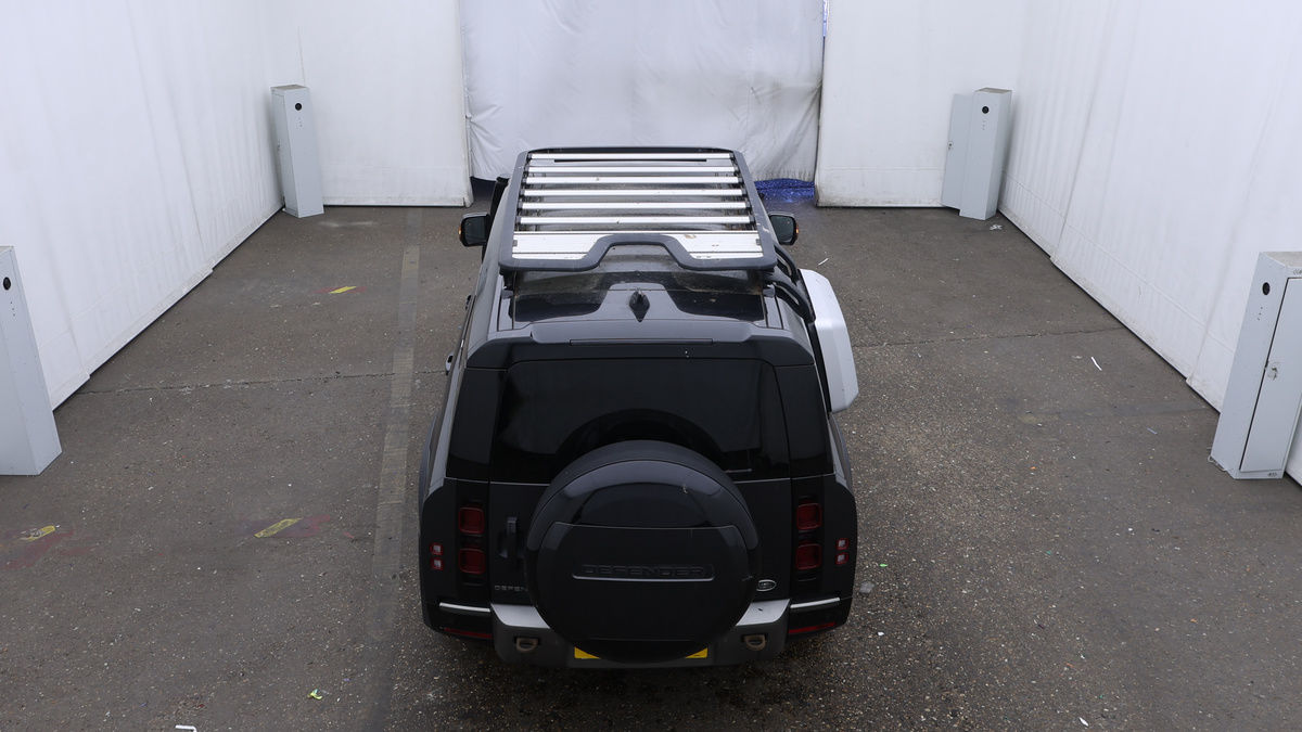 Land Rover Defender 130 Image 8