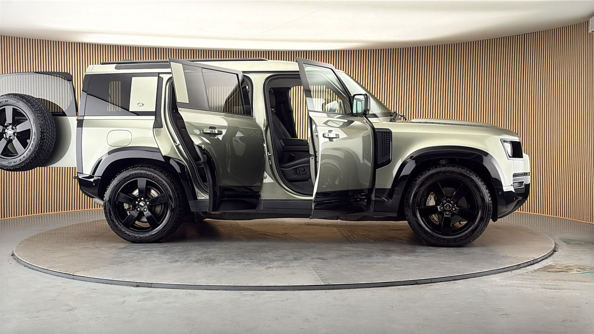 More views of Land Rover Defender 110