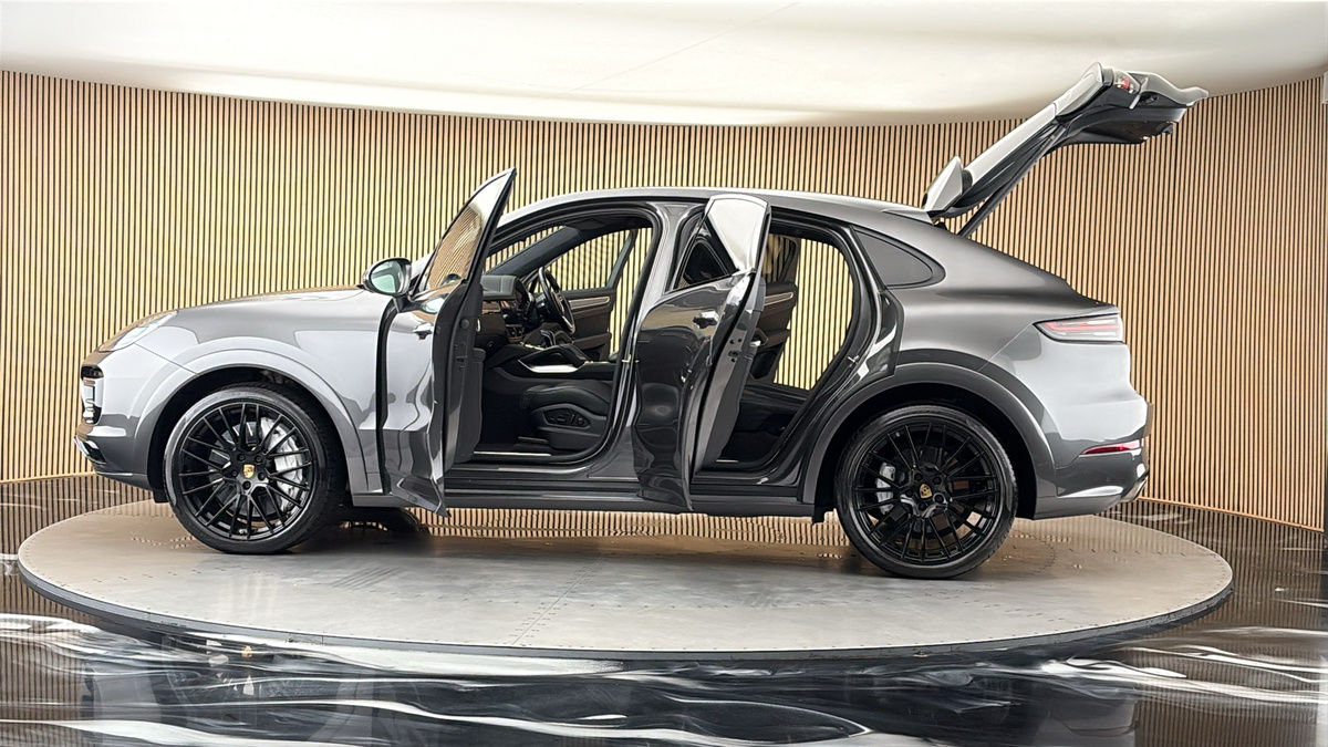 More views of Porsche Cayenne