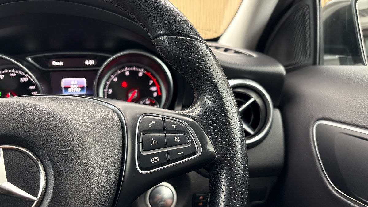 Mercedes-Benz GLA Image 14